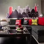 The Terminal 1 Stay - Steps From Nightlife And Airport