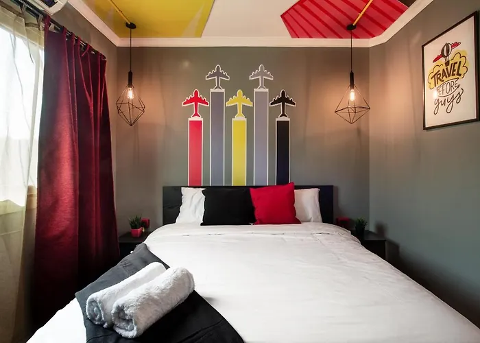 The Terminal 1 Stay - Steps From Nightlife And Airport